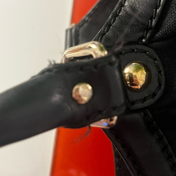 ⭐️⭐️Black silver Gucci GG canvas authentic handbag with GG keychain/charm - Picture 5 of 16